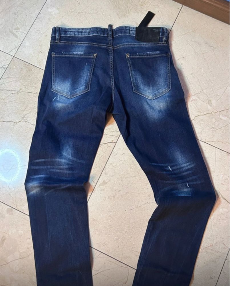 Blugi DSQUARED2, niciodata purtati