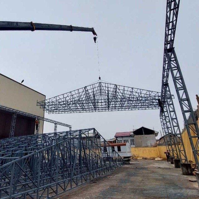 Kanteyner materialdan tom naves stadiyonlar qurib ornatamiz