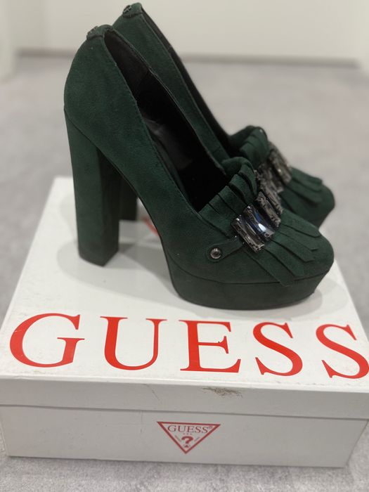Обувки Guess с масивен ток