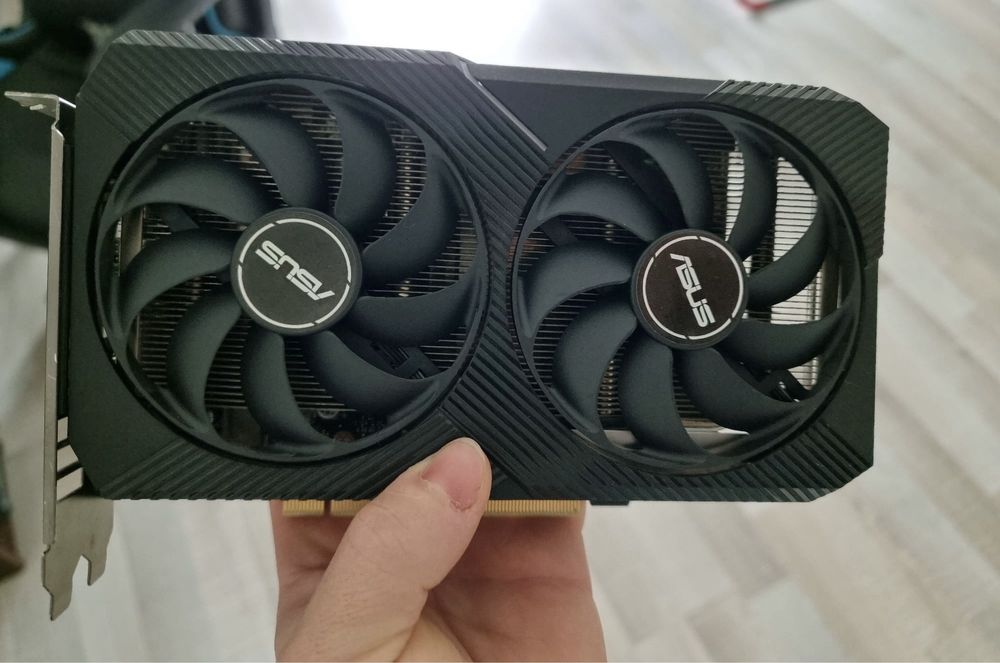 Vând placă video RTX GEFORCE 3060 Ti