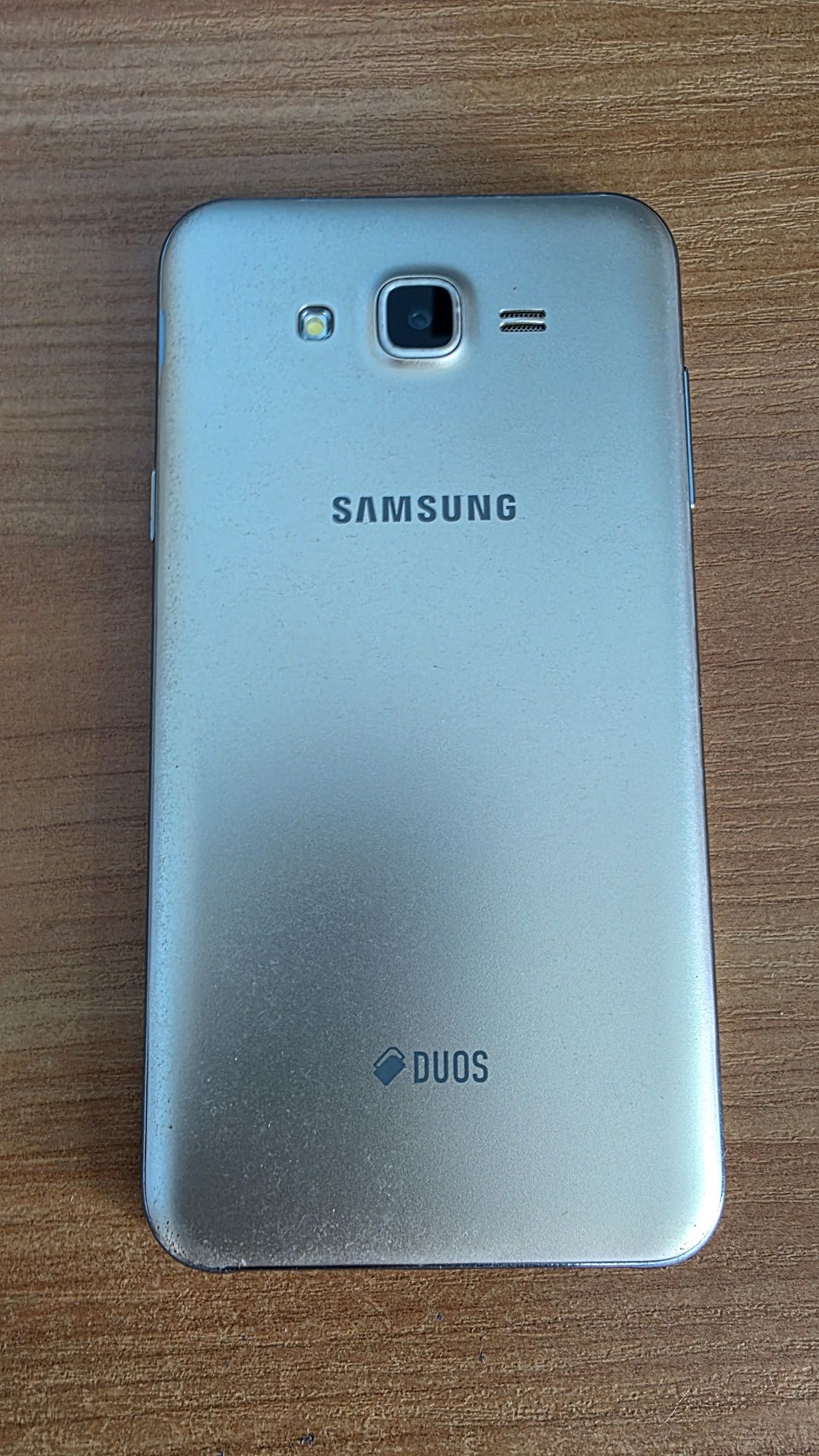 Samsung Galaxy J7 (2015) Duos 16GB, Златист