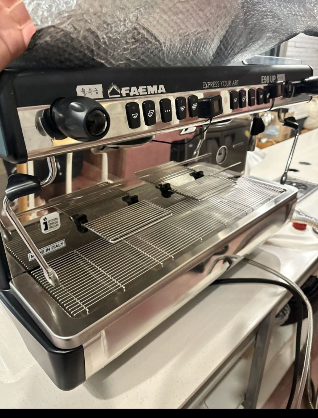 Kofemoshina Faema e98up tallcup sotiladi