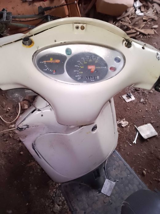 Vând scuter funcțional Aprilia scarabeo mai multe detalii an privat