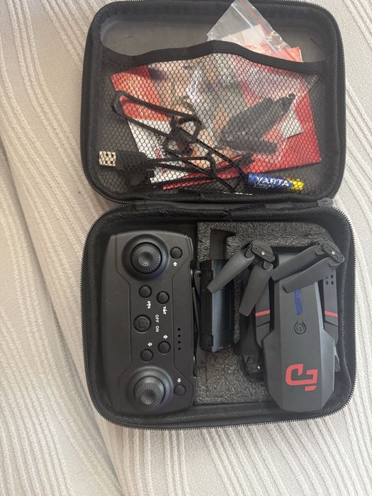Дрон с камера и допълнителна батерия