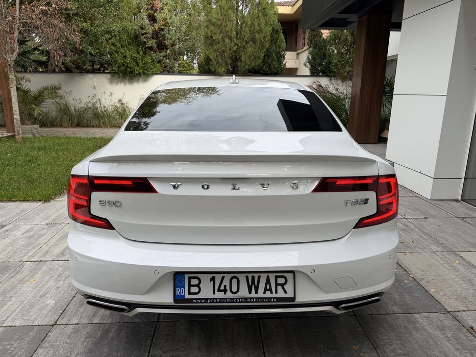 Volvo S90 T8 R-line Twin-Engine AWD 400cp