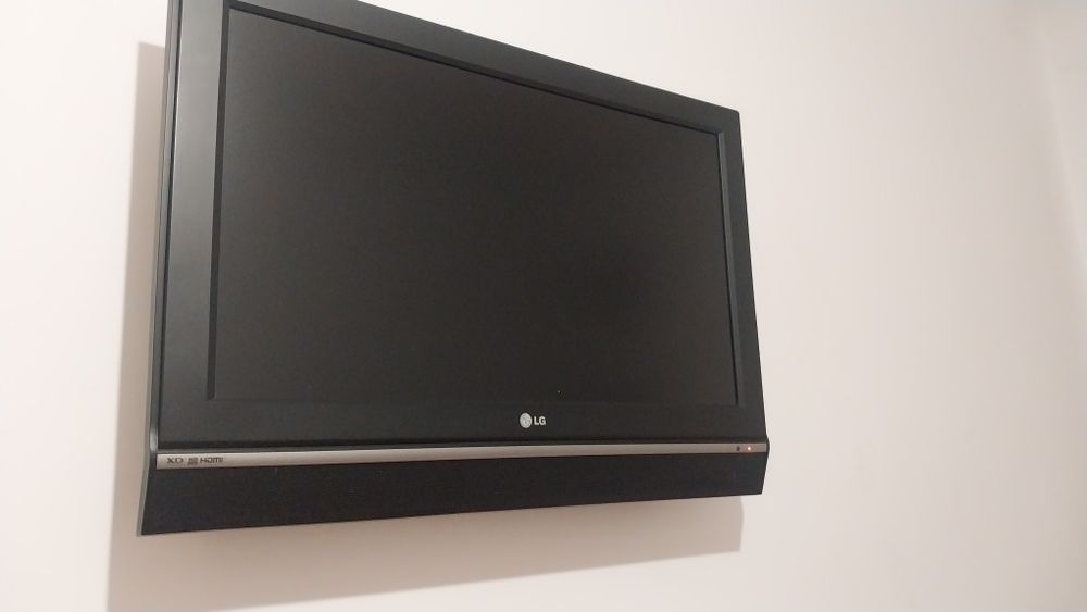 LG телевизор срочно продам!!! Есть торг