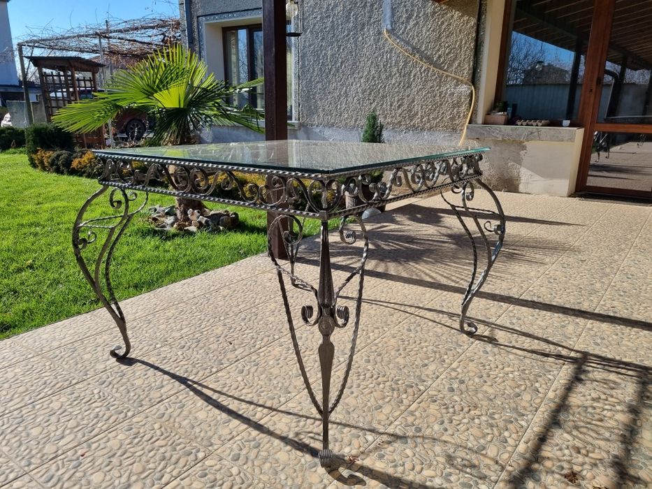 Комплект маса и столове