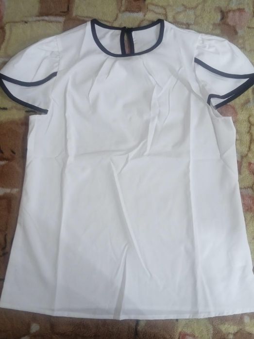 Продам белую блузку