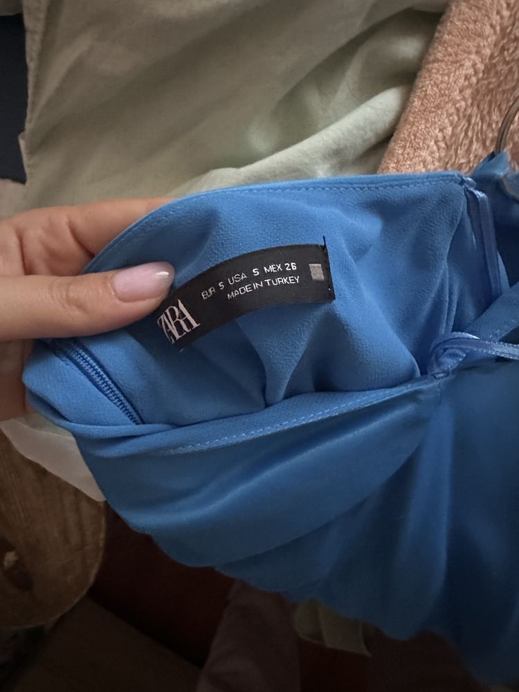 Рокля zara гол гръб