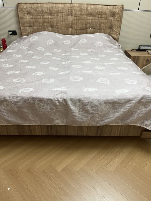 Двухспальный кровать с матрасом, срочно торг