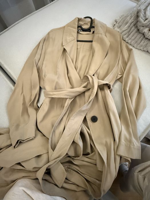 Тънък тренч Zara