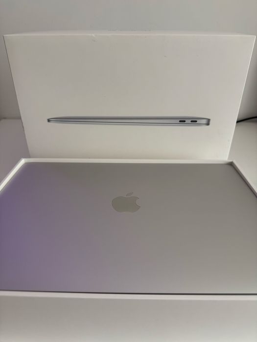MacBook Air 13 IMPECABIL, CA NOU, 7 cicluri de incarcare, Baterie 100%