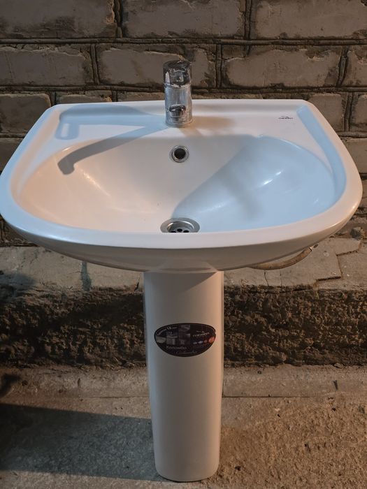 Продам унитаз с раковиной