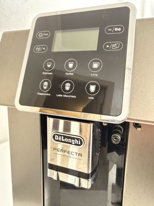 Продам Кофе машину Delonghi Perfecta Evo Esam-420.80В