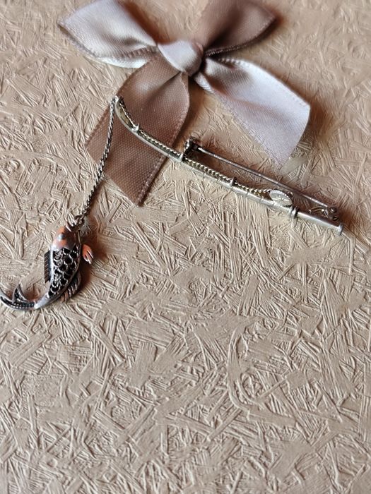 Сребърна  брошка