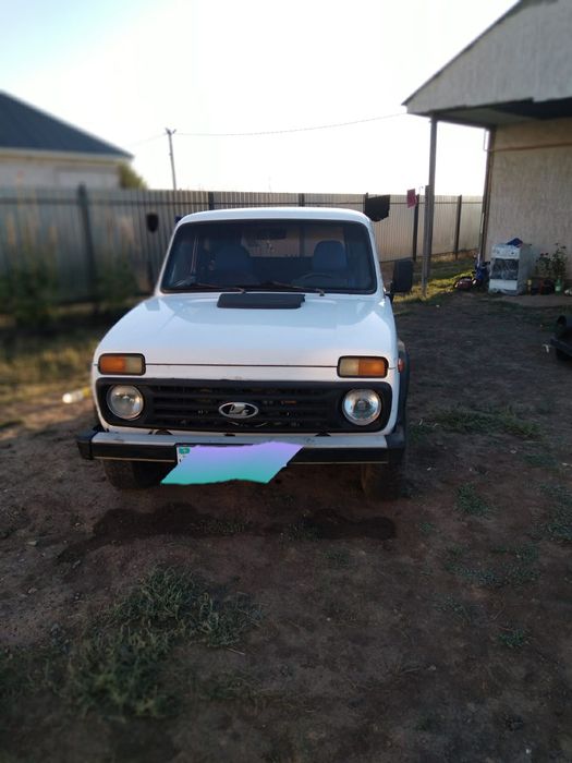 Нива автокөлігі сатылады.Продается автомобиль Нива.