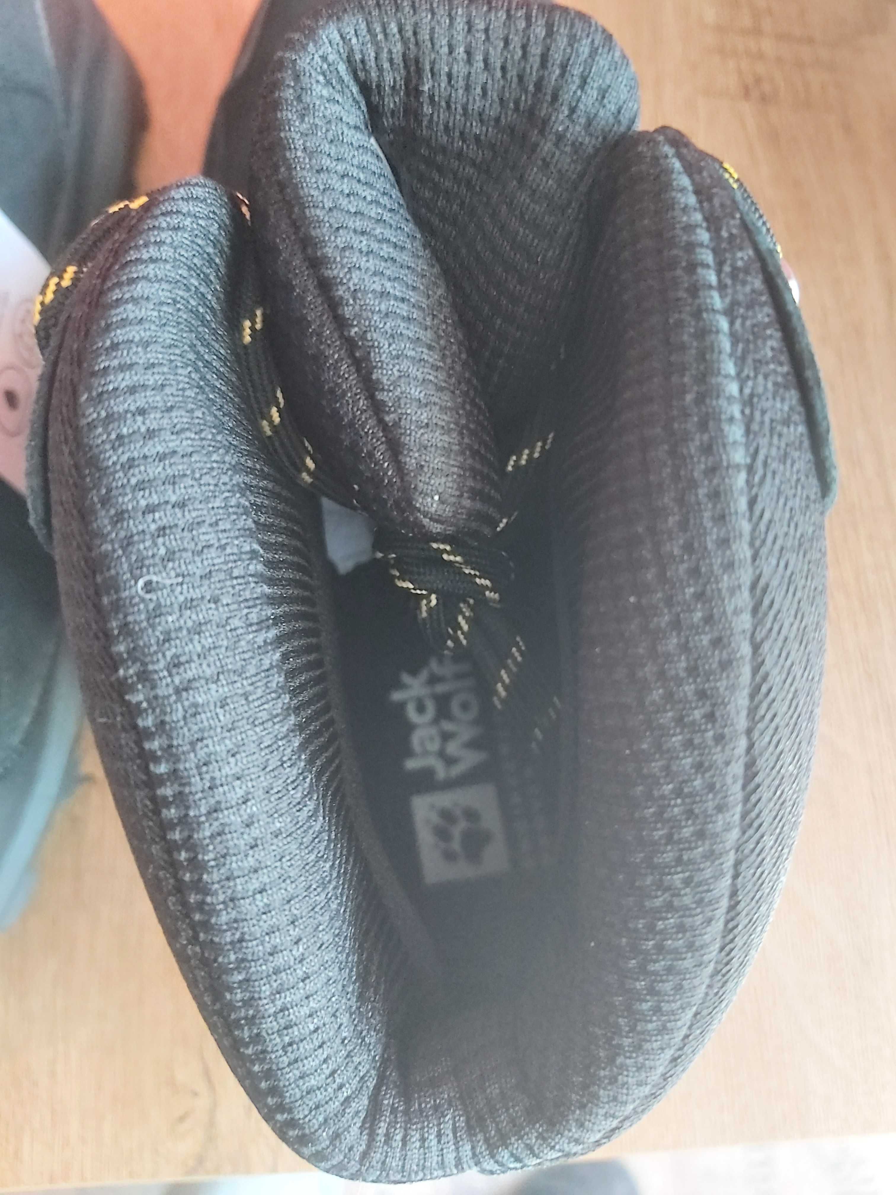 Чисто нови обувки Jack Wolfskin Refugio