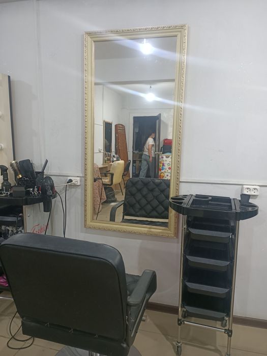 Сдам кресло парикмахера в аренду 45000  мастеру со своими клиентами