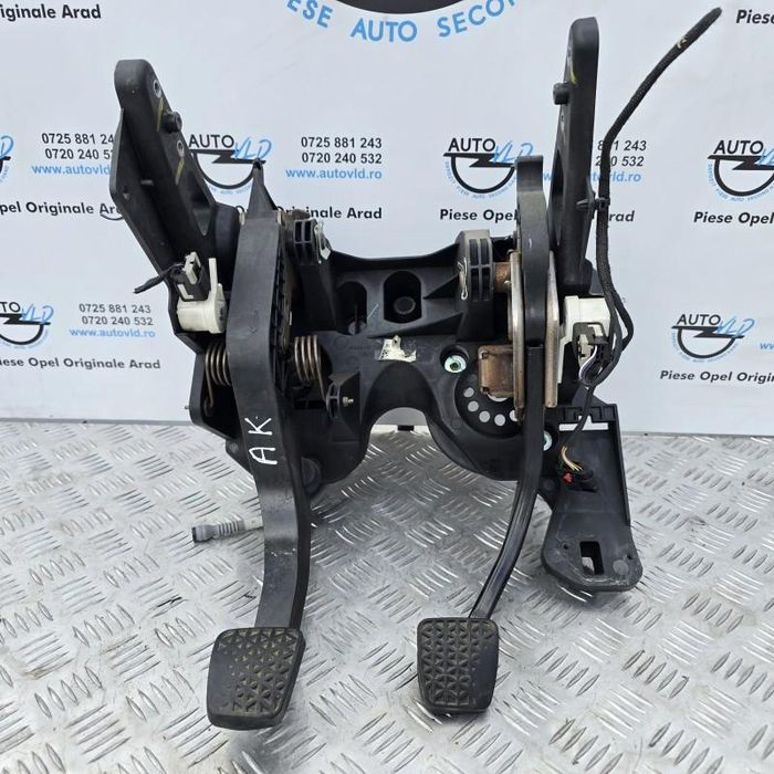 Pod pedalier Opel Astra K facelift 2019 2021