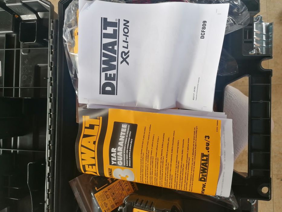 Șurubelnița cu impact Dewalt DCF809L2T