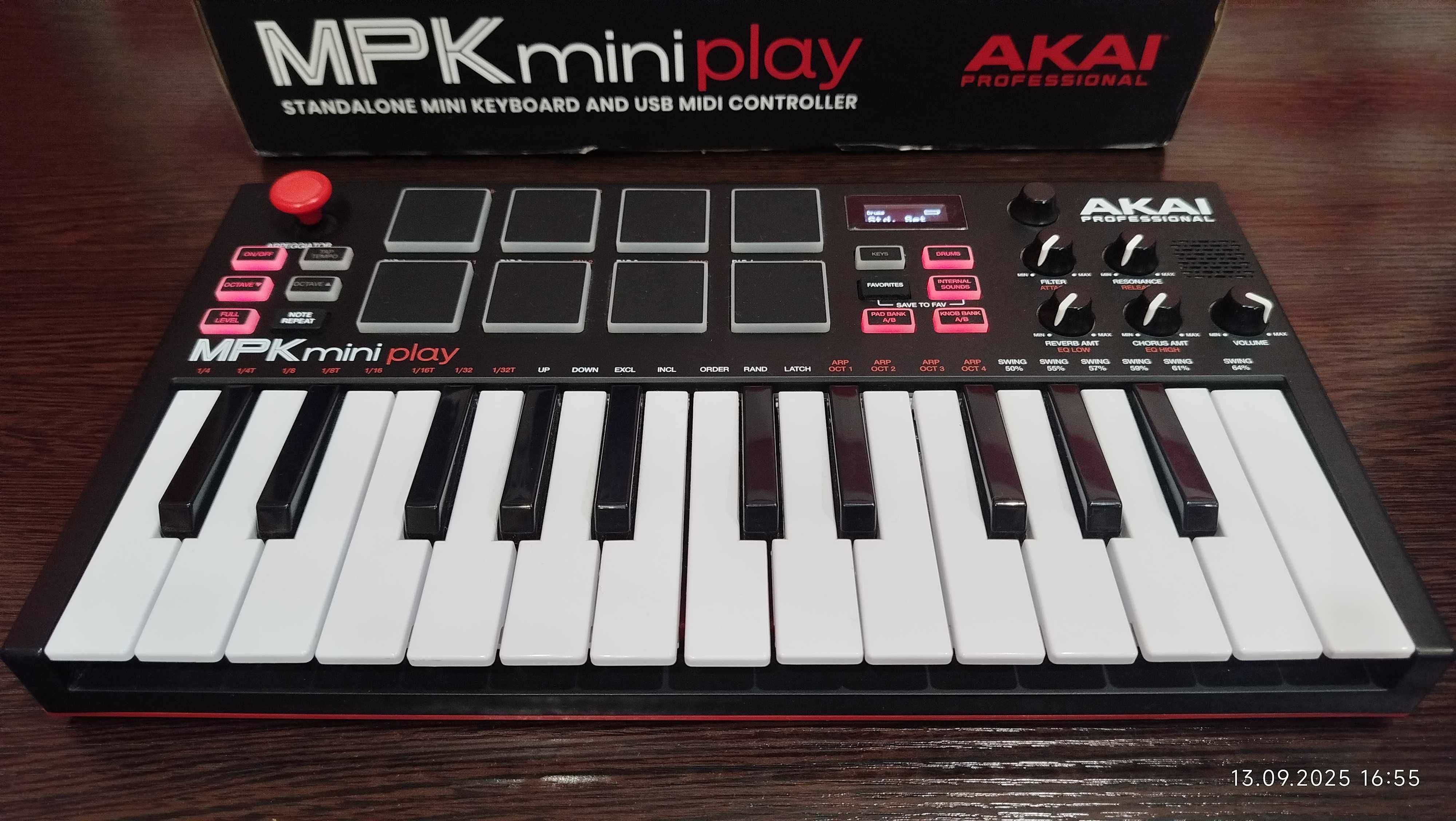 MIDI-клавиатура AKAI MPK Mini Play