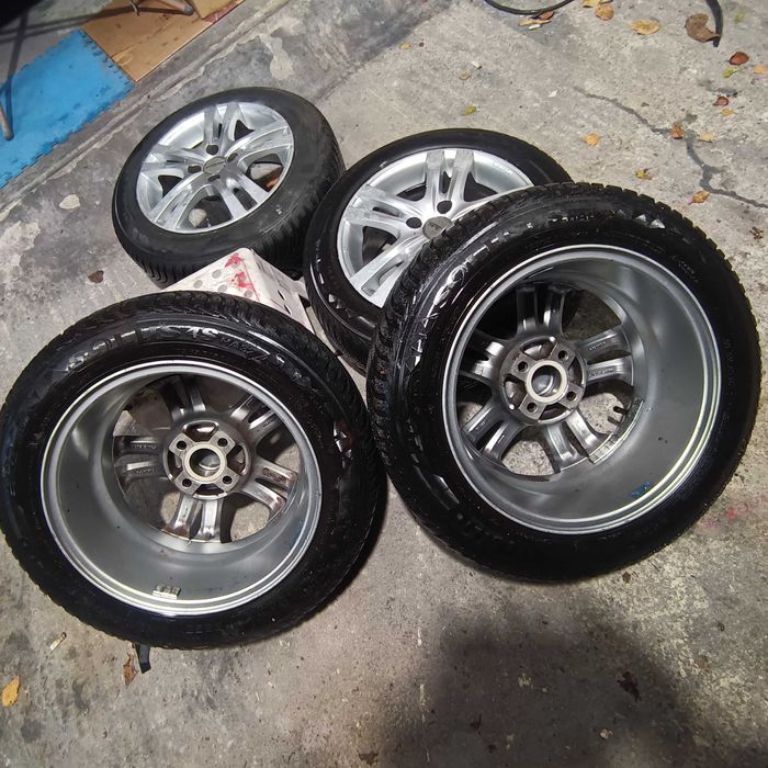 Тойота Ярис джанти с гуми 175/65/15 Кумхо всесезонни