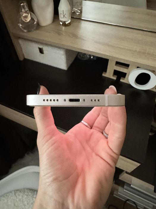 Продавам iphone 13 pink 128 gb