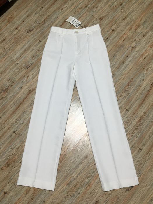 Pantaloni albi cu croi drept Zara