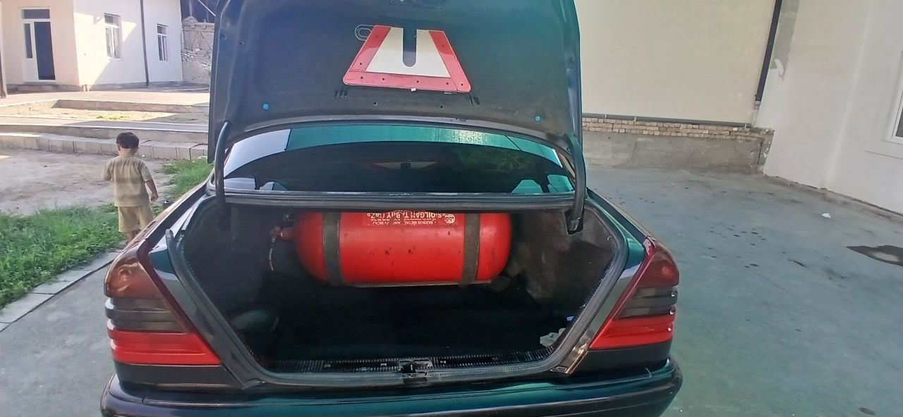 Mersedes benz W202  C180