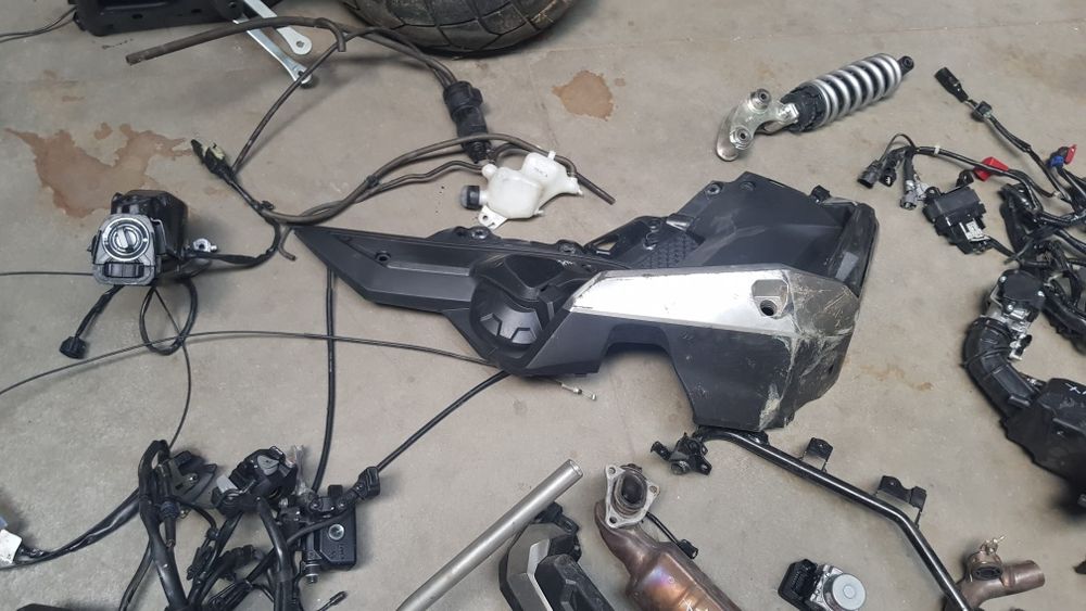 Piese X-ADV : Bascula , pompa abs , Ghidon , bloc comenzi , bord