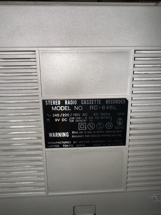 Vând radiocasetofon JVC RC-646L fabricat în 1980