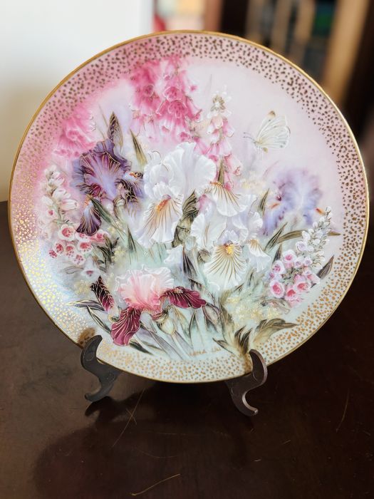 Порцеланови чинии, рисунки на Лена Лиу