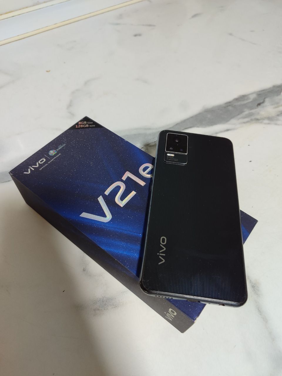 Vivo v21e 8/128.