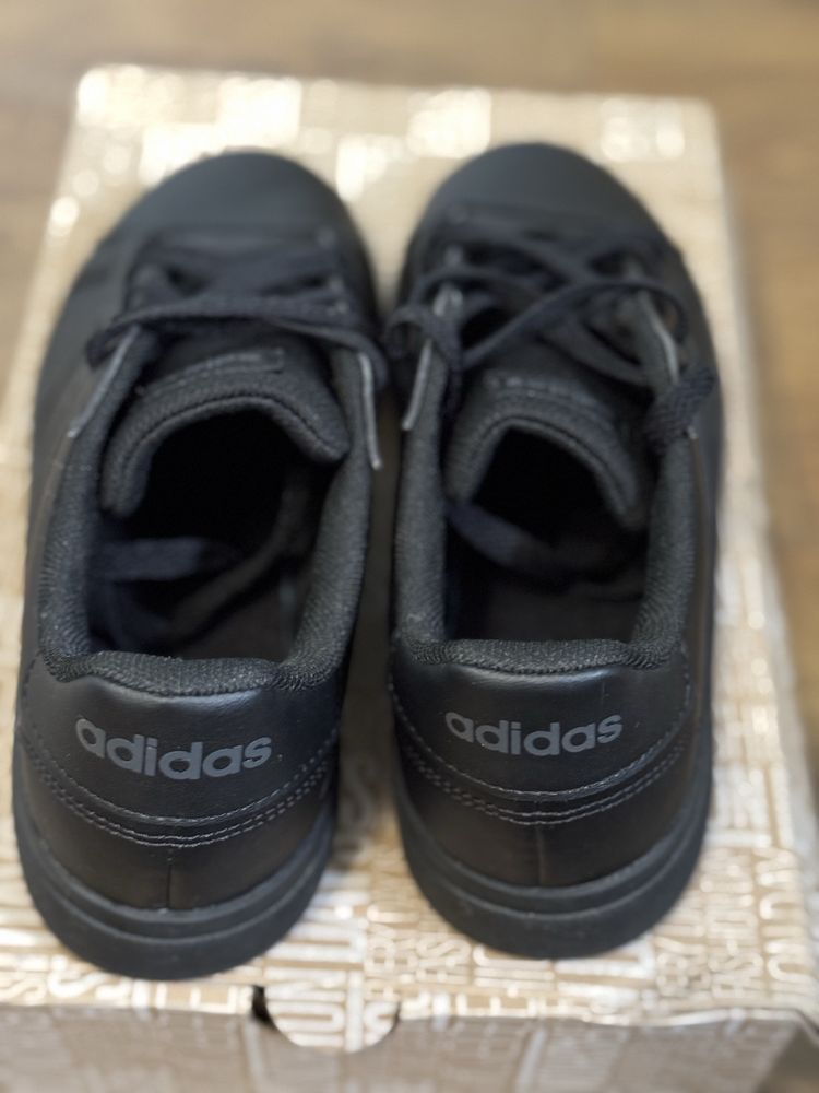 Маратонки. Adidas