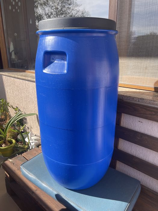 пластмасов бидон с капак