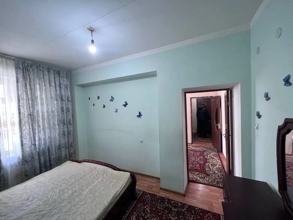 2/1/7 (1 этаж). Сергели 6а. Дом кирпичный, квартира 45 м², не торец.