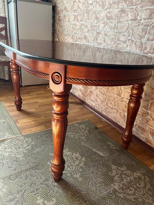 Продам обеденный стол Малайзия