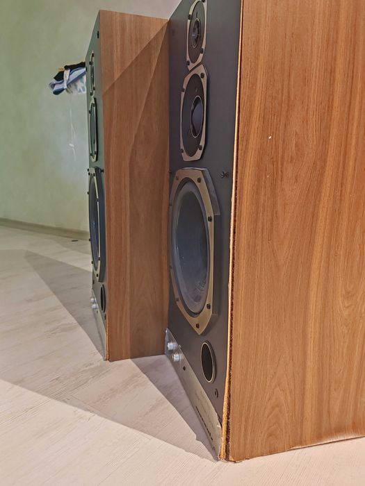тонколони Marantz LD200