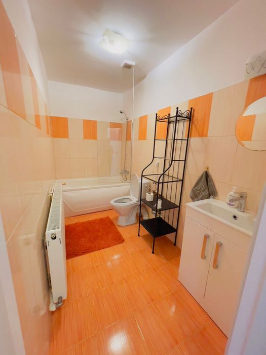 Inchiriez apartament