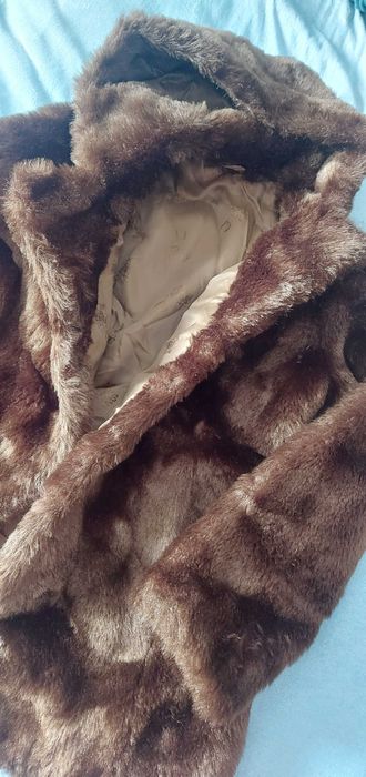 Haină blană artificială cu glugă