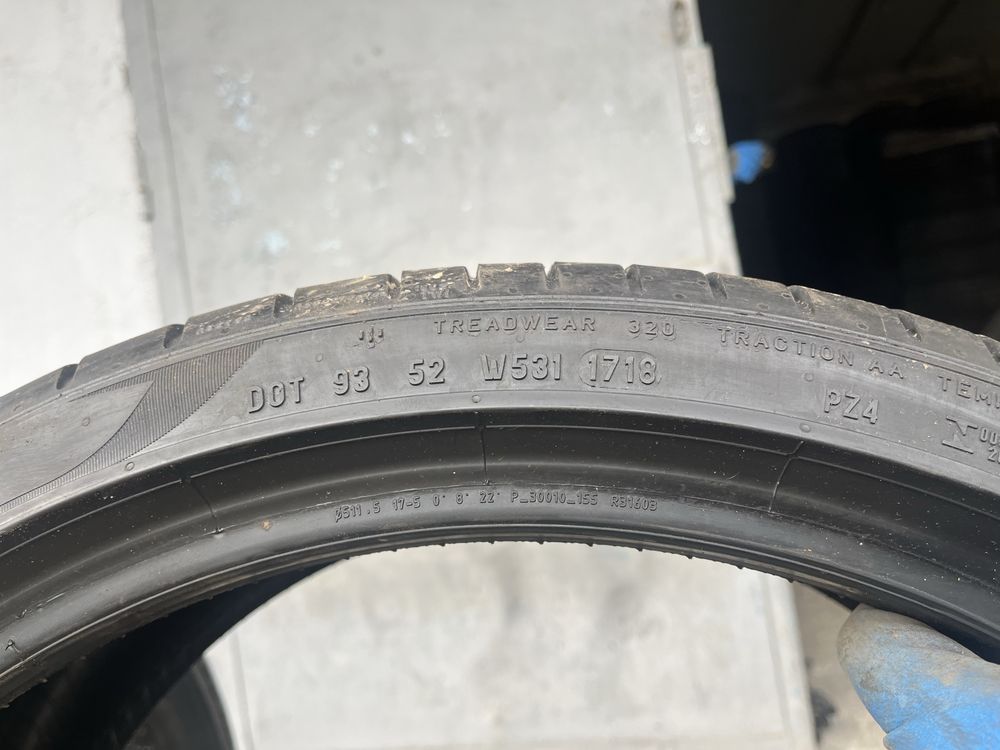 2 бр. летни гуми 245/35/20 Pirelli DOT 1718 5 mm