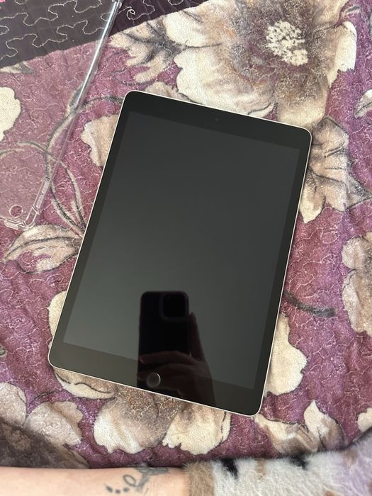 Продам айпад 9 поколения