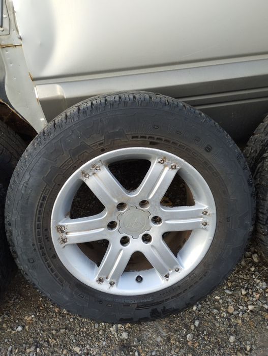 Гуми и джанти за Mitsubishi Paiero 265/60/18 2004 г