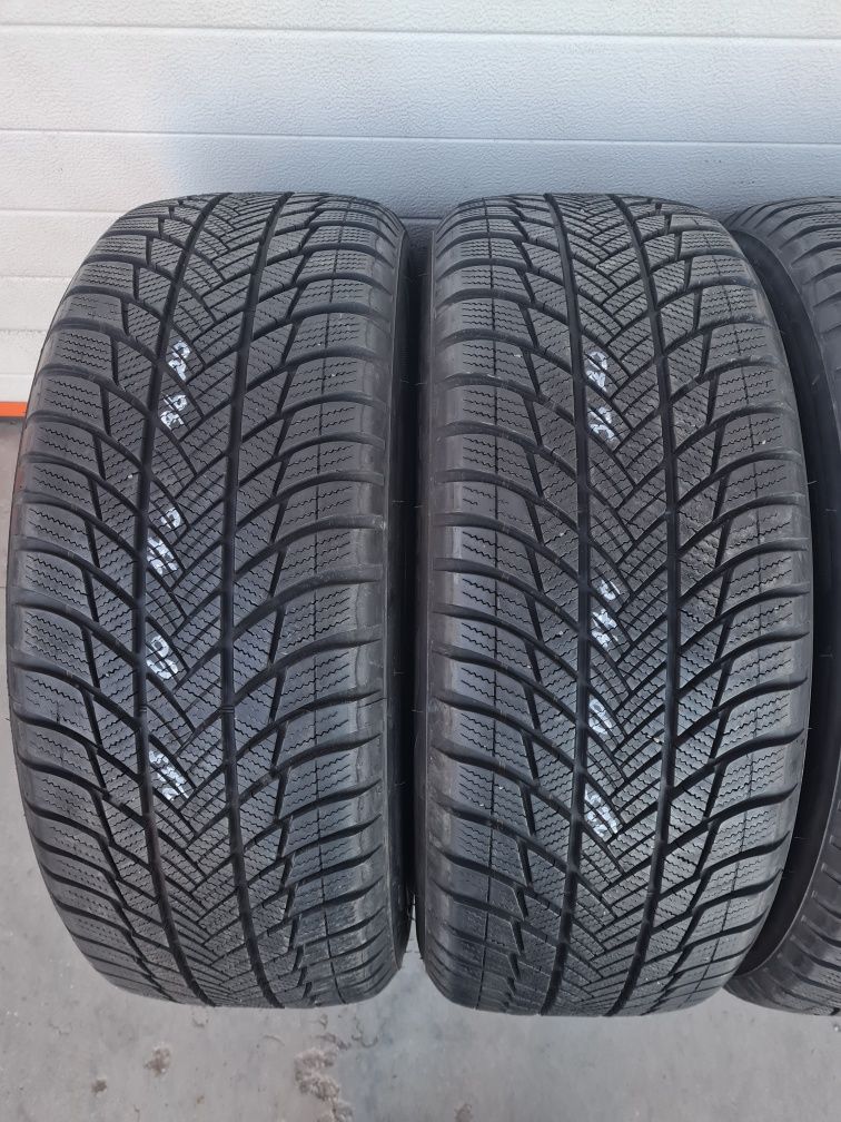 Зимни гуми 4 броя BRIDGESTONE Blizzak LM001 225 60 R17 дот 3620