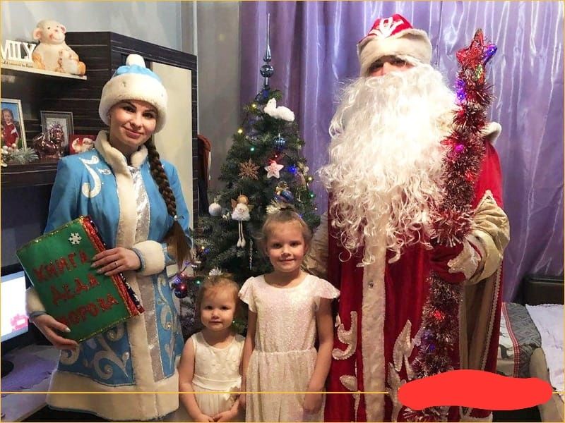 Дедушка мороз со снегурочкой на двух языках на русском языке и на каза