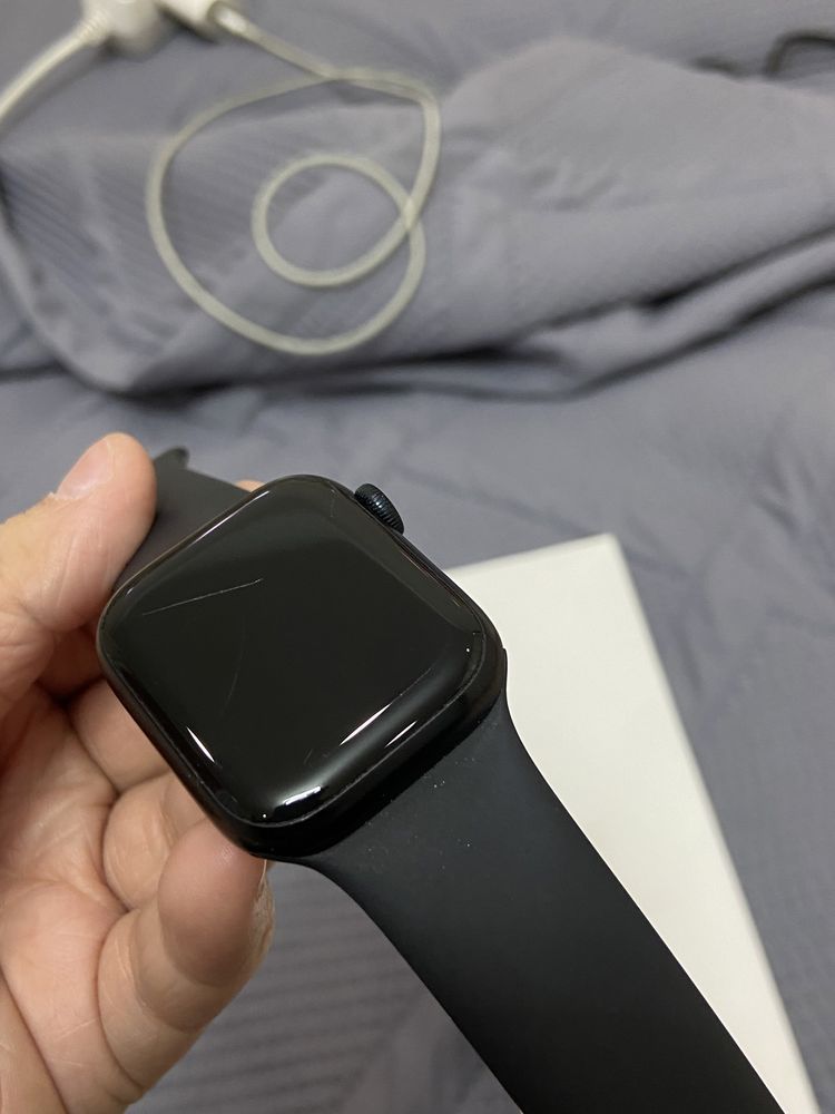 Apple Watch Series 7 (41 мм), аккумулятор 100%, в хорошем состоянии