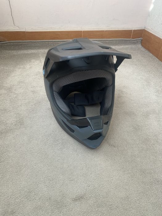 Каска cube.