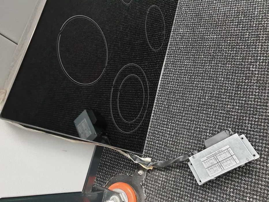 90см - Miele KM454 - Керамичен Плот Котлони 5 зони за Вграждане Миеле