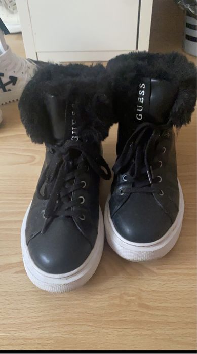 Ghete de iarna Guess