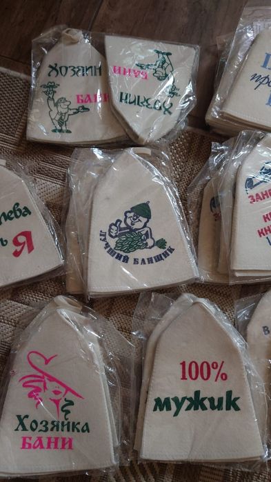 Банные шапки.  Банные шапки в большом количестве